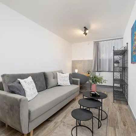 Moniuszki In Cracow By Renters דירה קרקוב